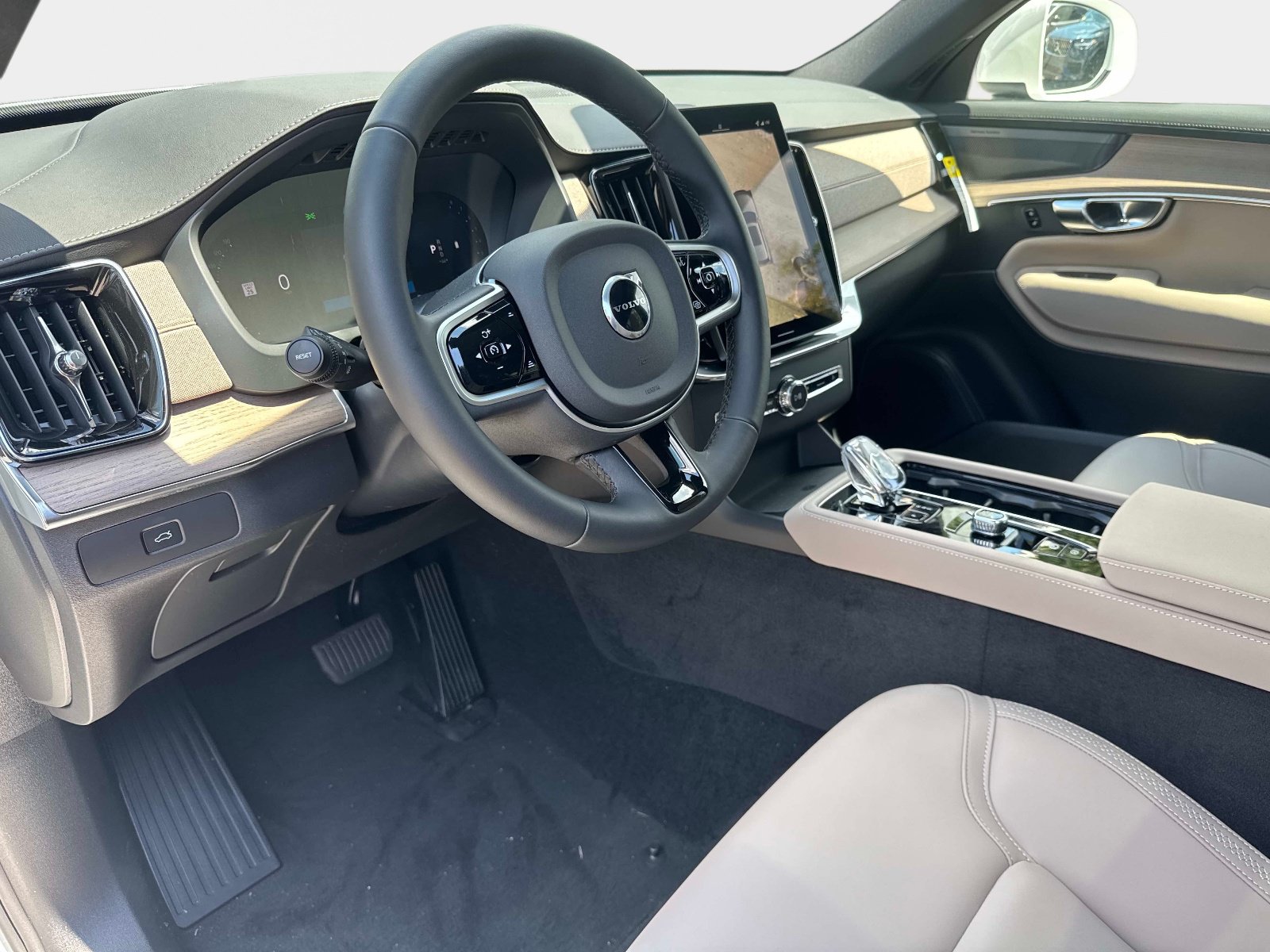 2026 Volvo XC90 Plus - Photo 20