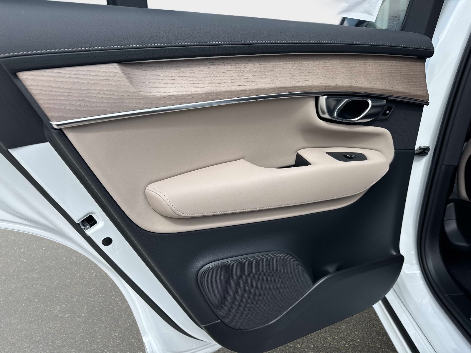 2026 Volvo XC90 Plus - Photo 11