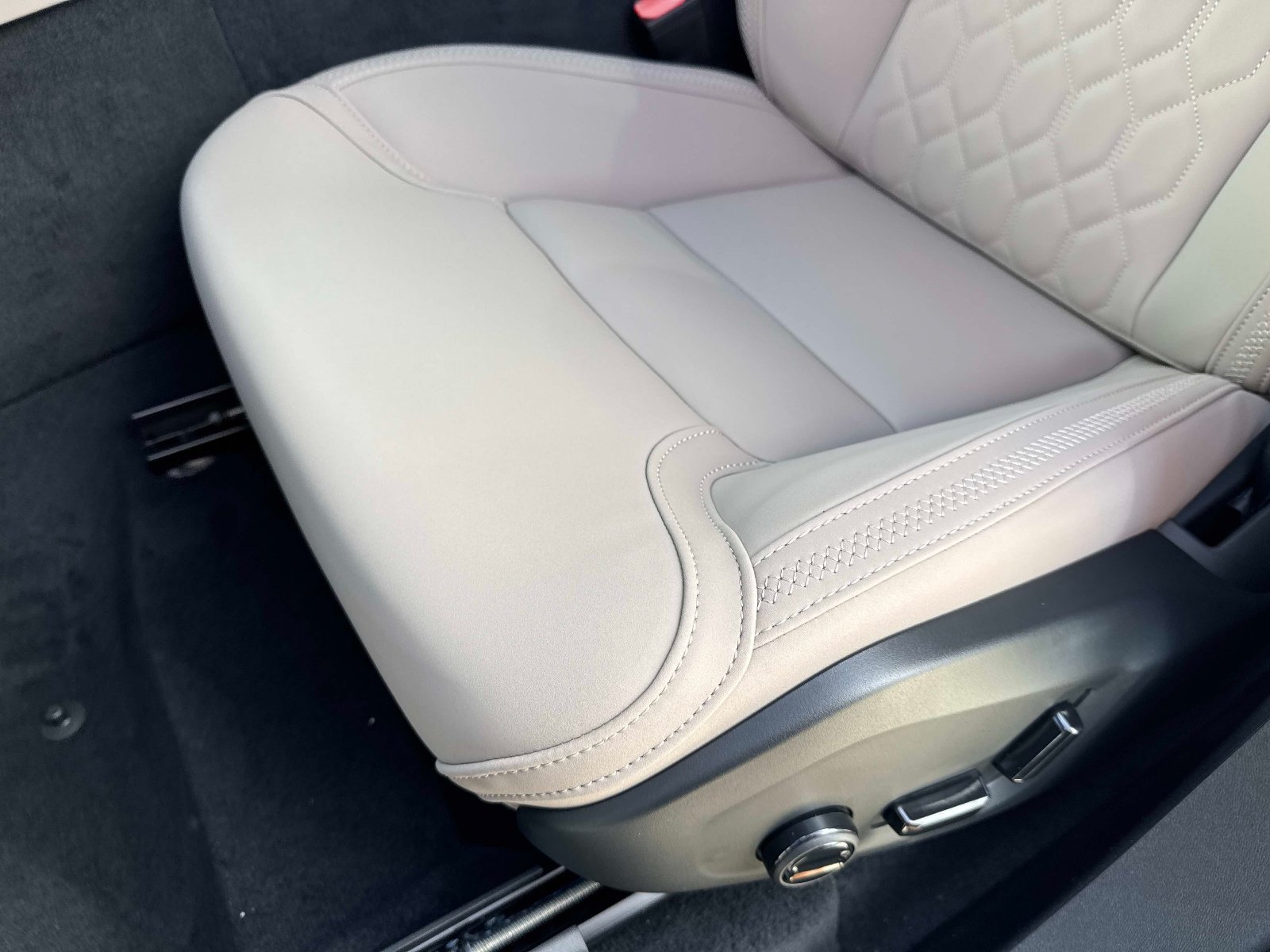 2026 Volvo XC90 Plus - Photo 17
