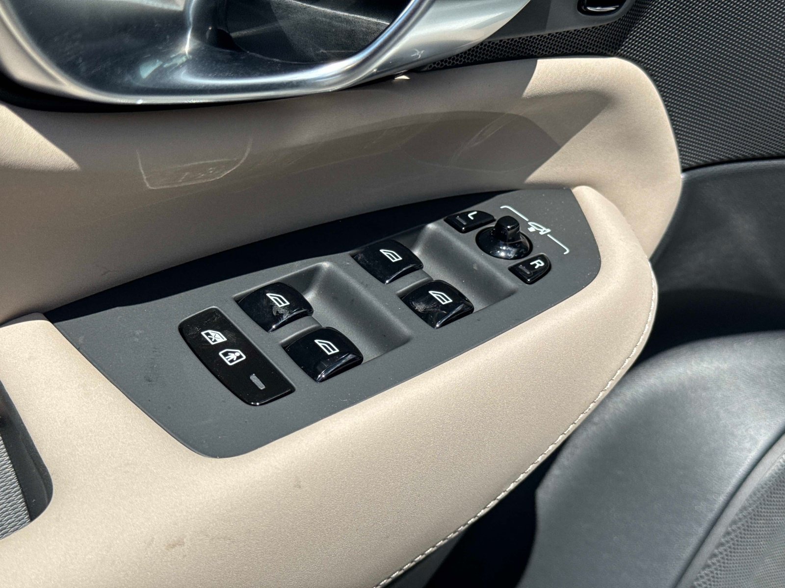 2026 Volvo XC90 Plus - Photo 15