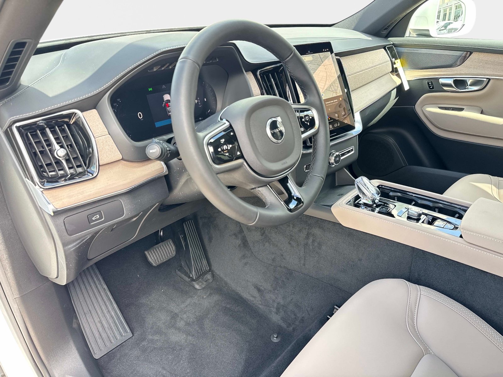2026 Volvo XC90 Plus - Photo 20