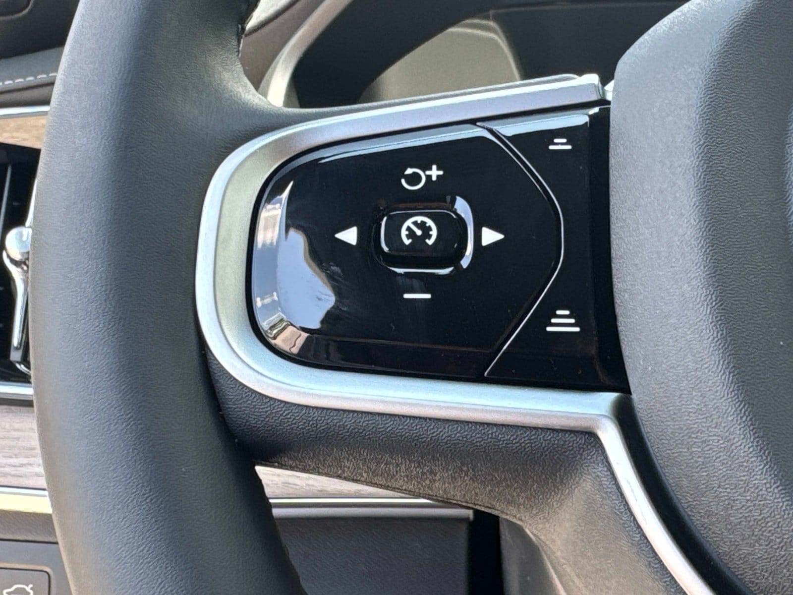 2026 Volvo XC90 Plus - Photo 30