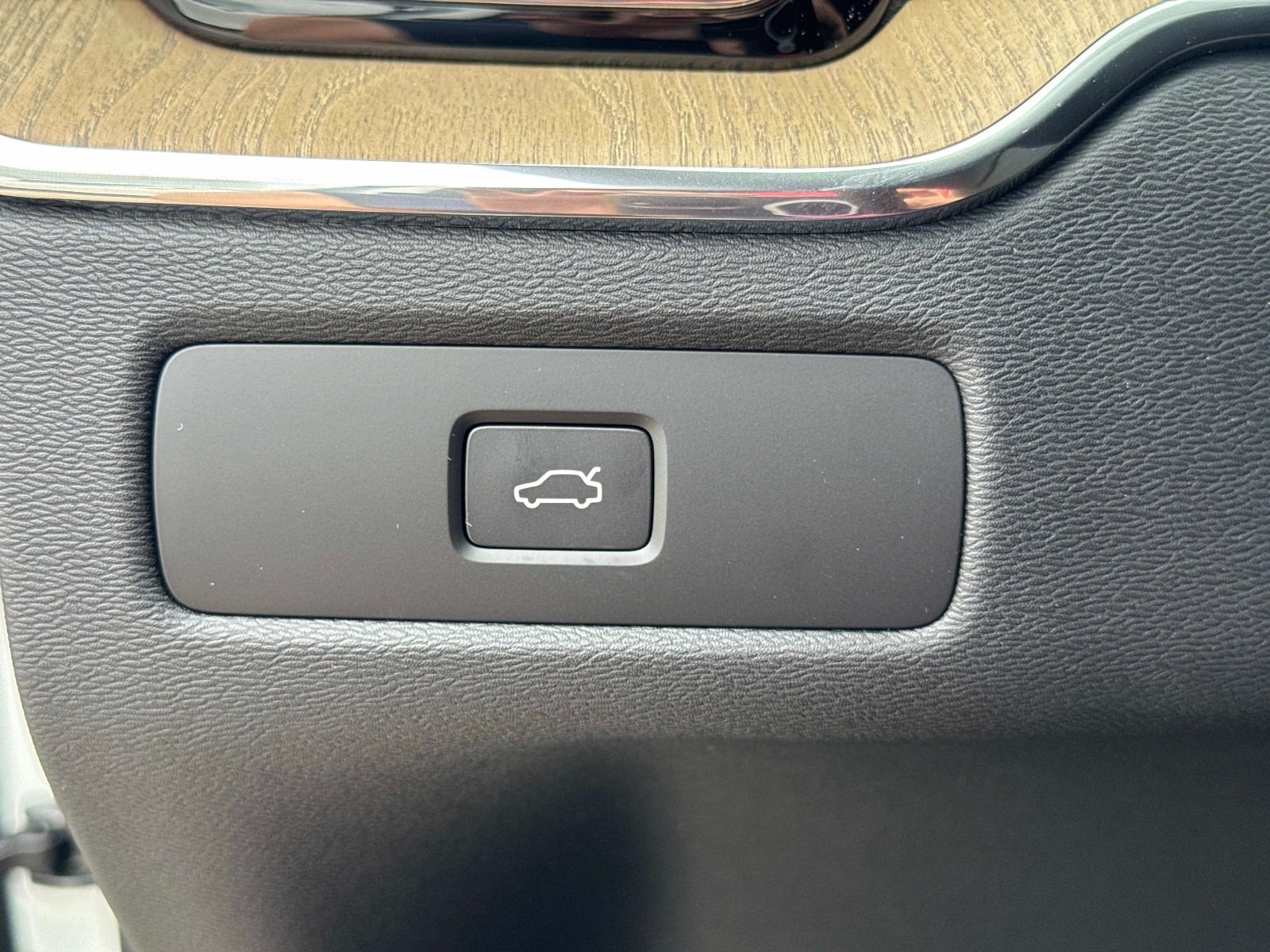 2026 Volvo XC60 Plus - Photo 34