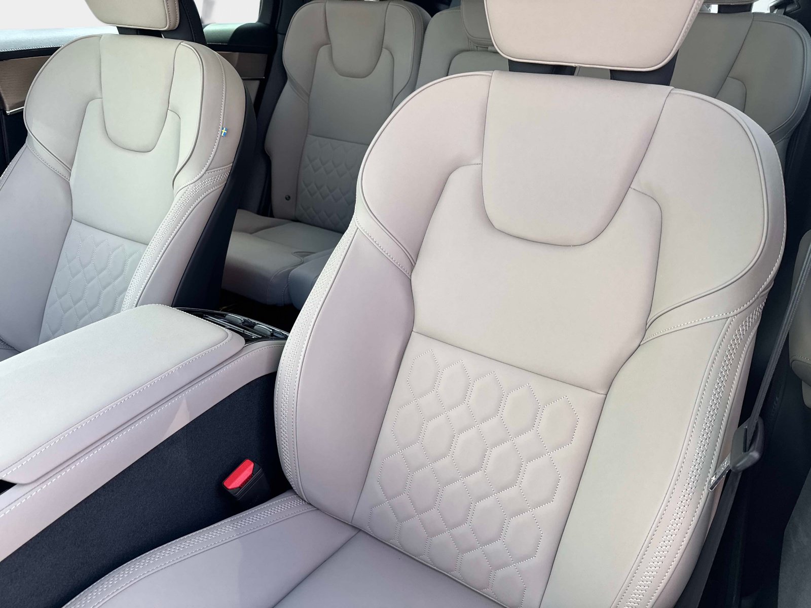 2026 Volvo XC90 Plus - Photo 18