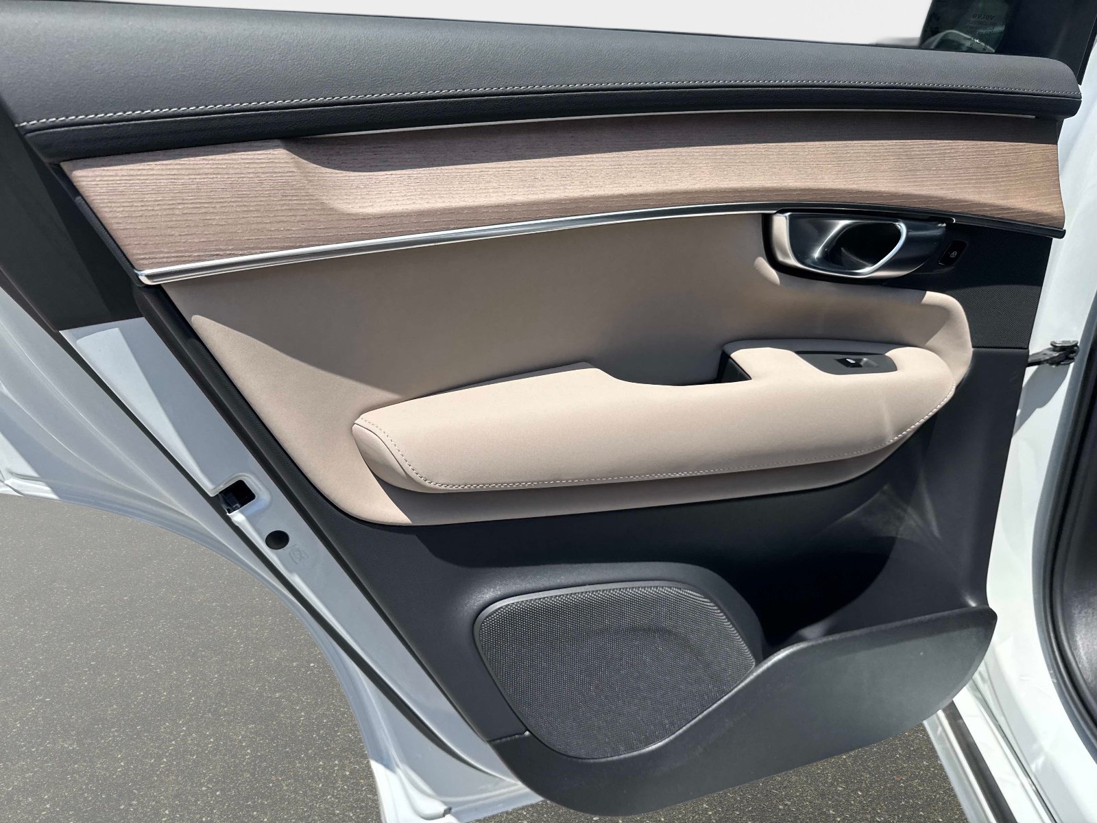 2026 Volvo XC90 Plus - Photo 11