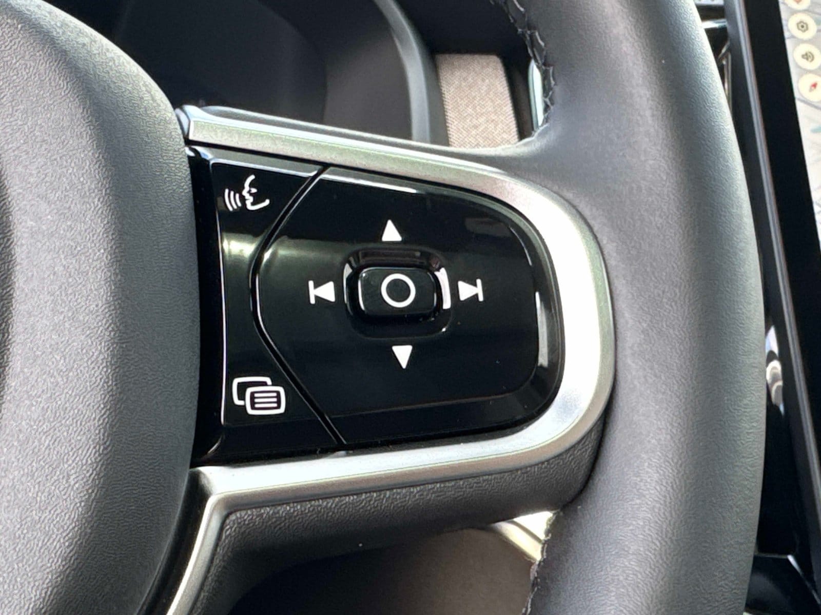 2026 Volvo XC90 Plus - Photo 30