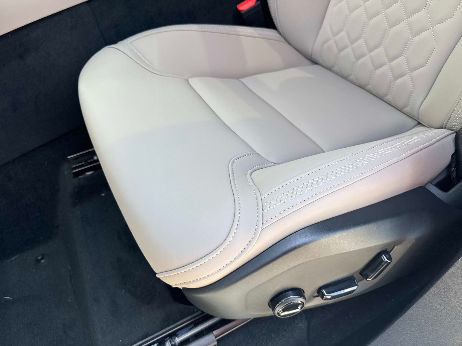 2026 Volvo XC90 Plus - Photo 16
