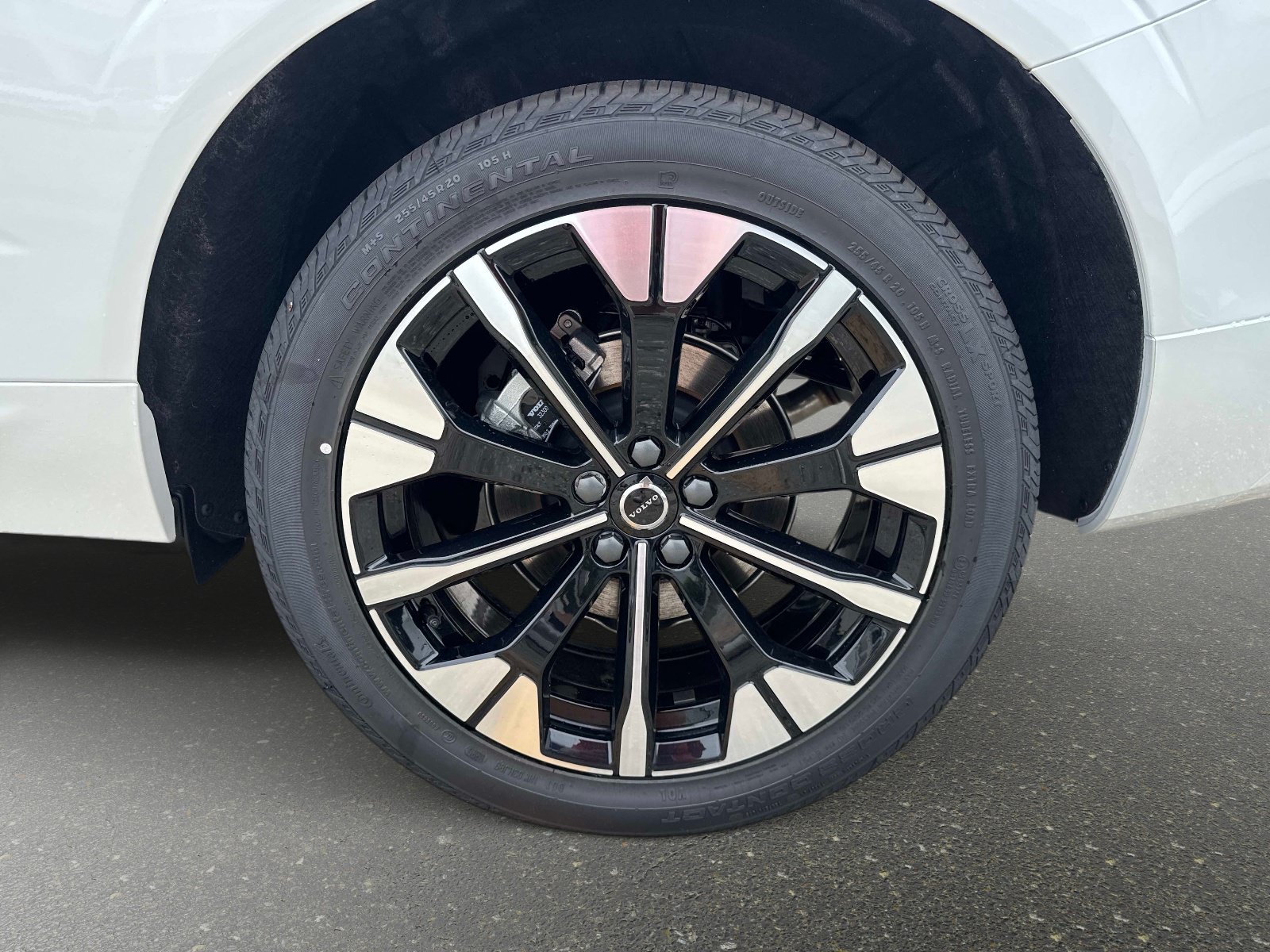 2026 Volvo XC60 Plus - Photo 10