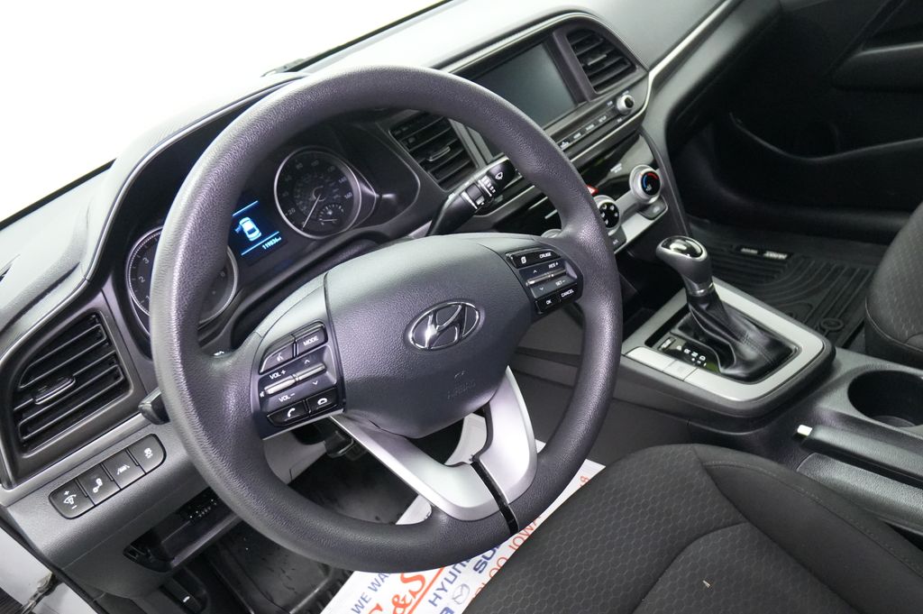 2019 Hyundai Elantra SEL - Photo 18