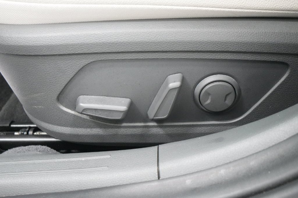 2025 Hyundai Sonata Hybrid Limited - Photo 16
