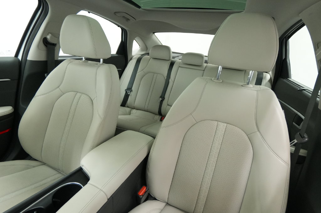 2025 Hyundai Sonata Hybrid Limited - Photo 14