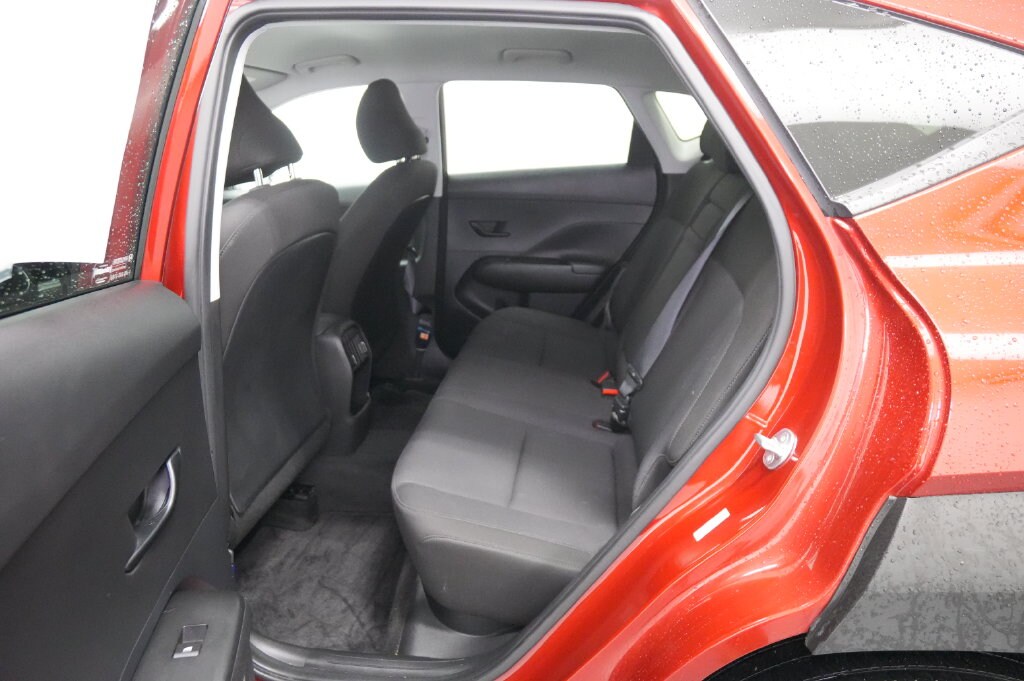 2024 Hyundai Kona SEL - Photo 17