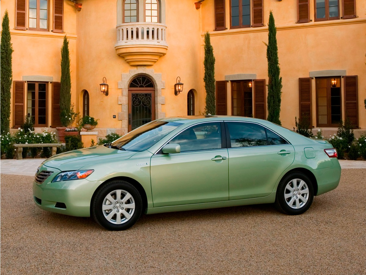  Toyota Camry Hybrid