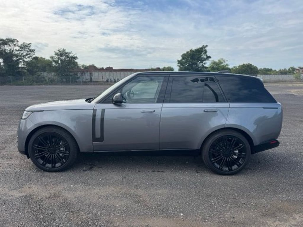 New 2026 Land Rover Range Rover P400 SE SUV
