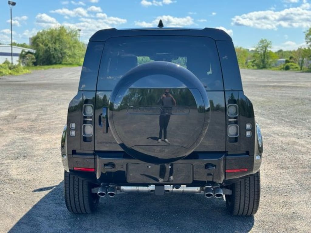 New 2024 Land Rover Defender 90 V8 SUV