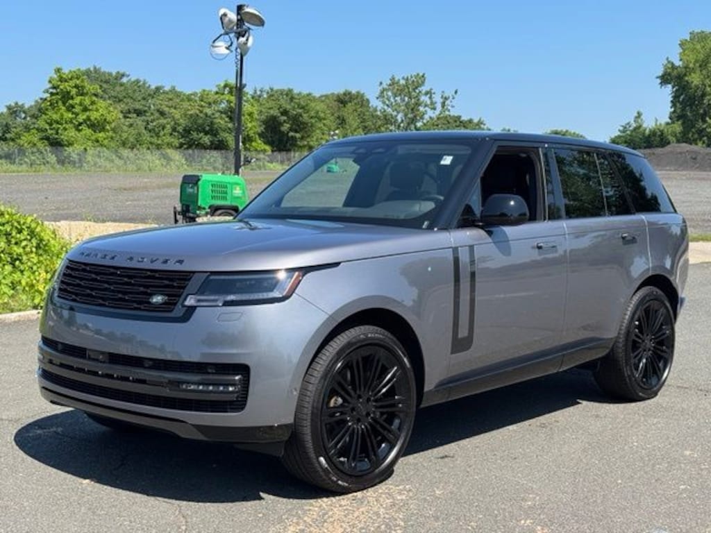 New 2026 Land Rover Range Rover P400 SE SUV