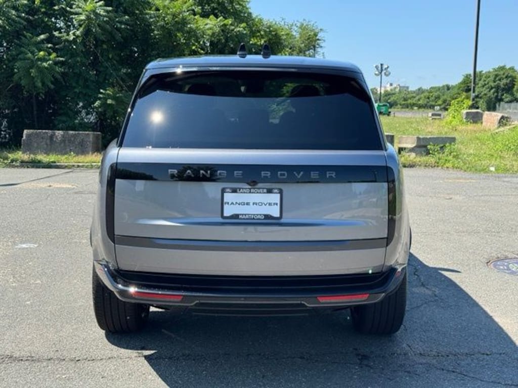 New 2026 Land Rover Range Rover P400 SE SUV