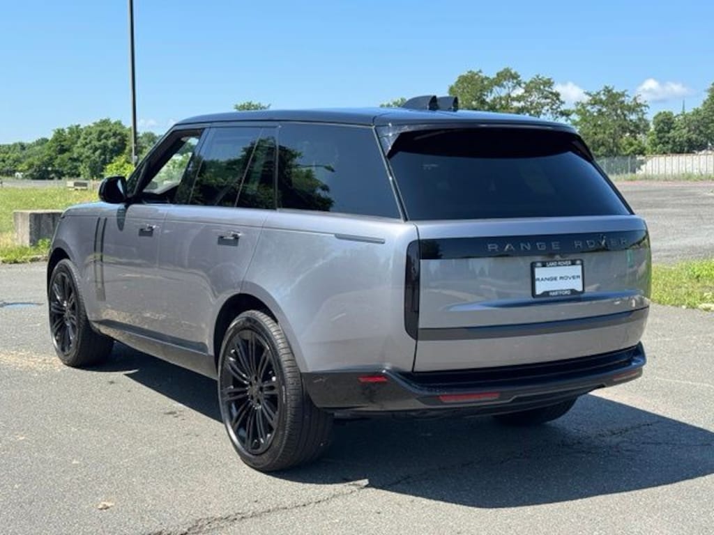 New 2026 Land Rover Range Rover P400 SE SUV