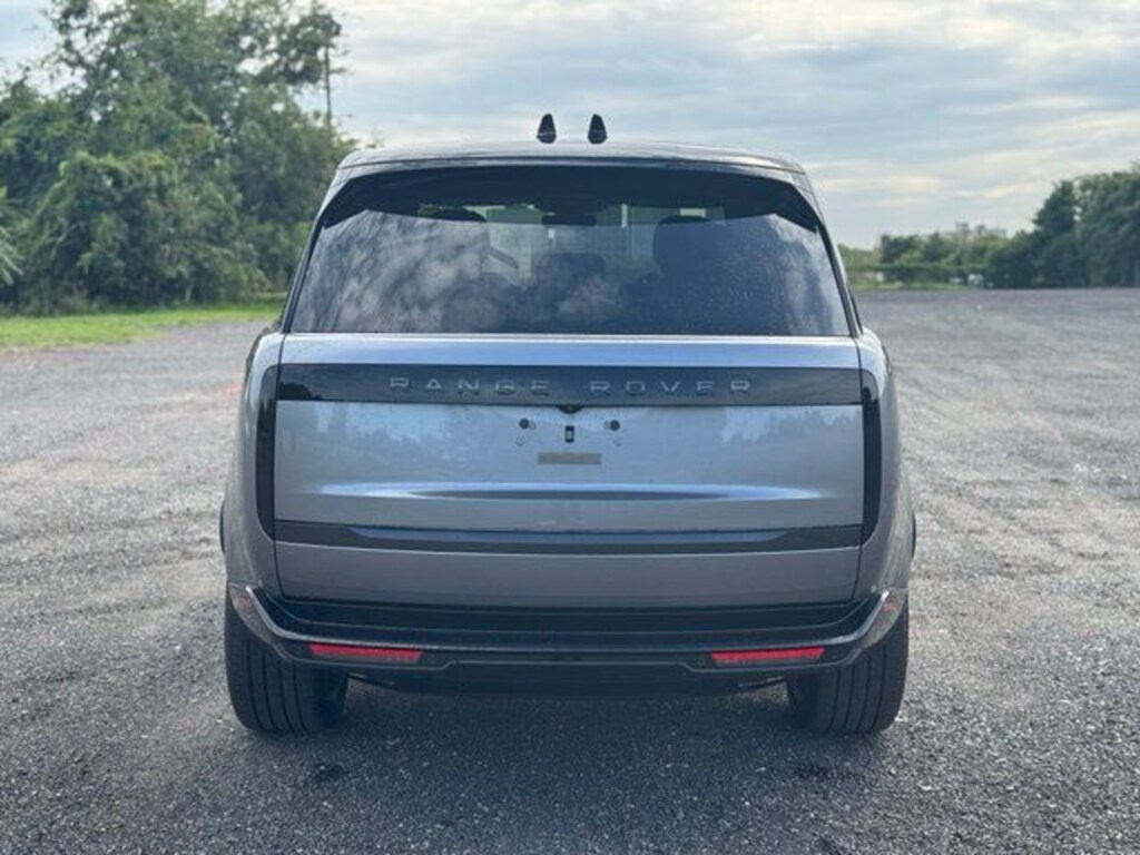 New 2026 Land Rover Range Rover P400 SE SUV