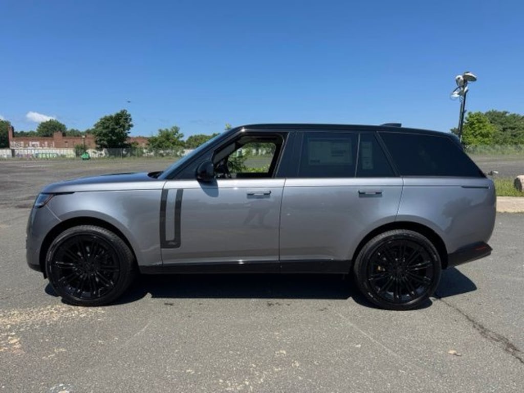New 2026 Land Rover Range Rover P400 SE SUV