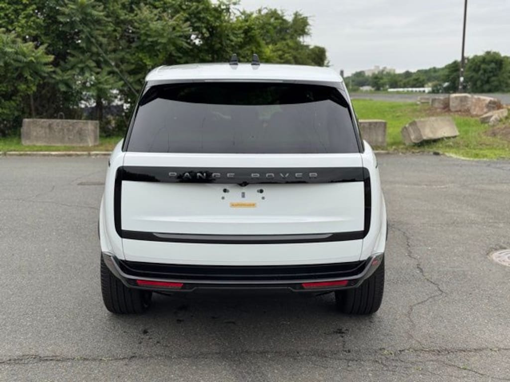 New 2025 Land Rover Range Rover Plug-In Hybrid SE SUV