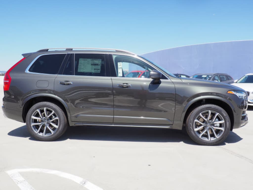 Used 2018 Volvo XC90 T6 AWD Momentum (7 Passenger) SUV