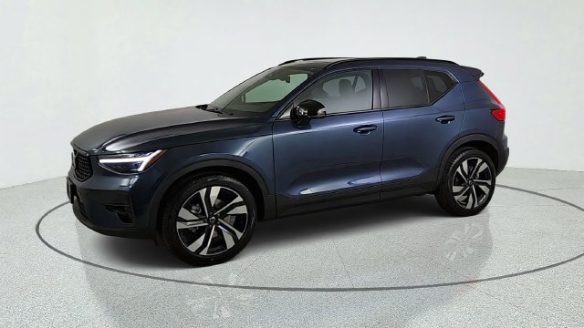 New 2026 Volvo XC40 B5 Plus SUV