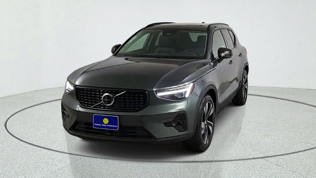 New 2026 Volvo XC40 B5 Ultra SUV