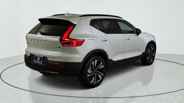 New 2026 Volvo XC40 B5 Plus SUV