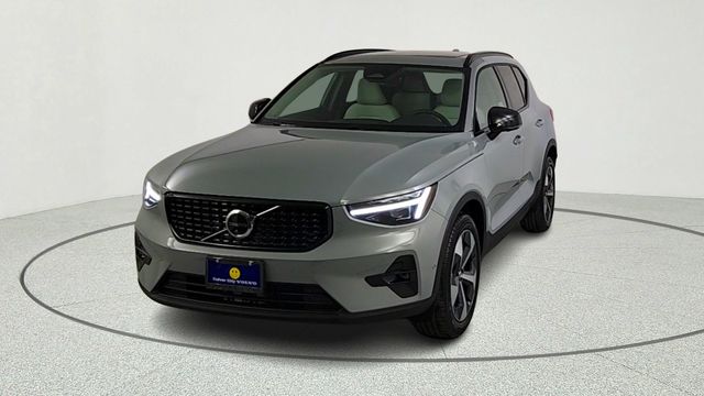 New 2026 Volvo XC40 B5 Plus SUV