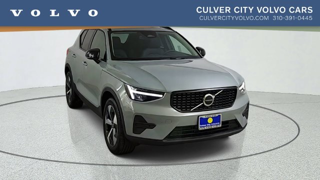 2026 Volvo XC40 Core