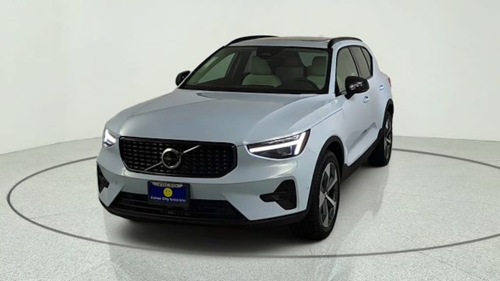 New 2026 Volvo XC40 B5 Plus SUV