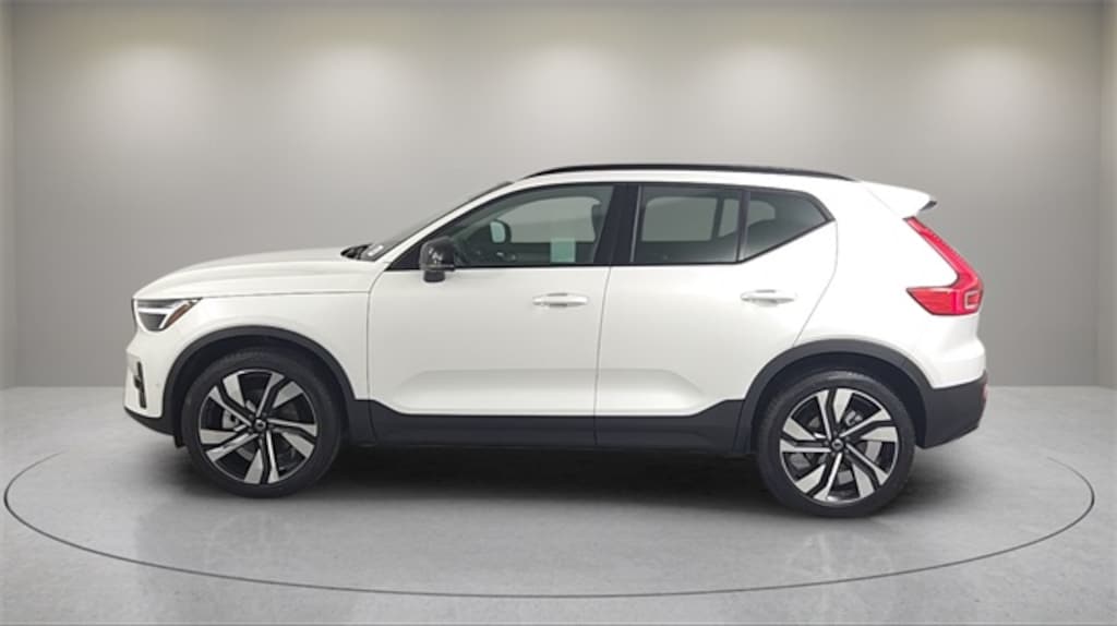 Used 2024 Volvo XC40 B5 Plus Dark SUV