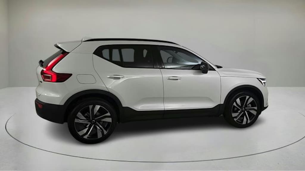 New 2026 Volvo XC40 B5 Ultra SUV