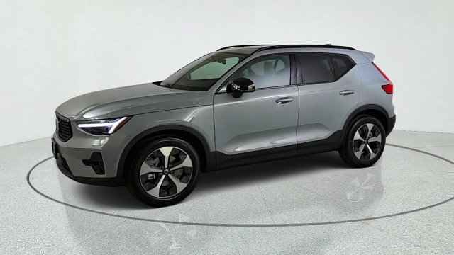 New 2026 Volvo XC40 B5 Plus SUV