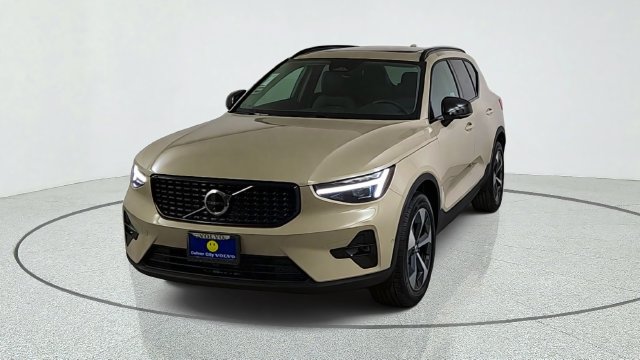 New 2026 Volvo XC40 B5 Plus SUV