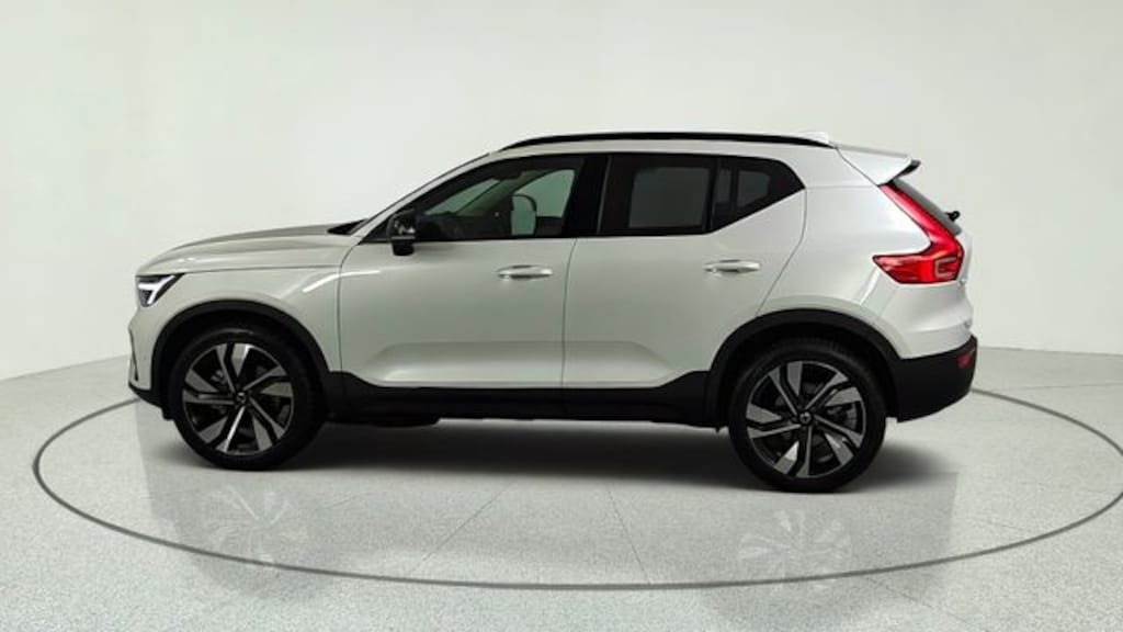 New 2026 Volvo XC40 B5 Ultra SUV