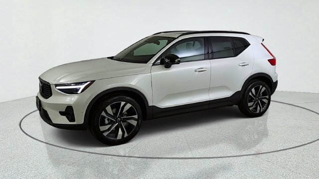New 2026 Volvo XC40 B5 Ultra SUV