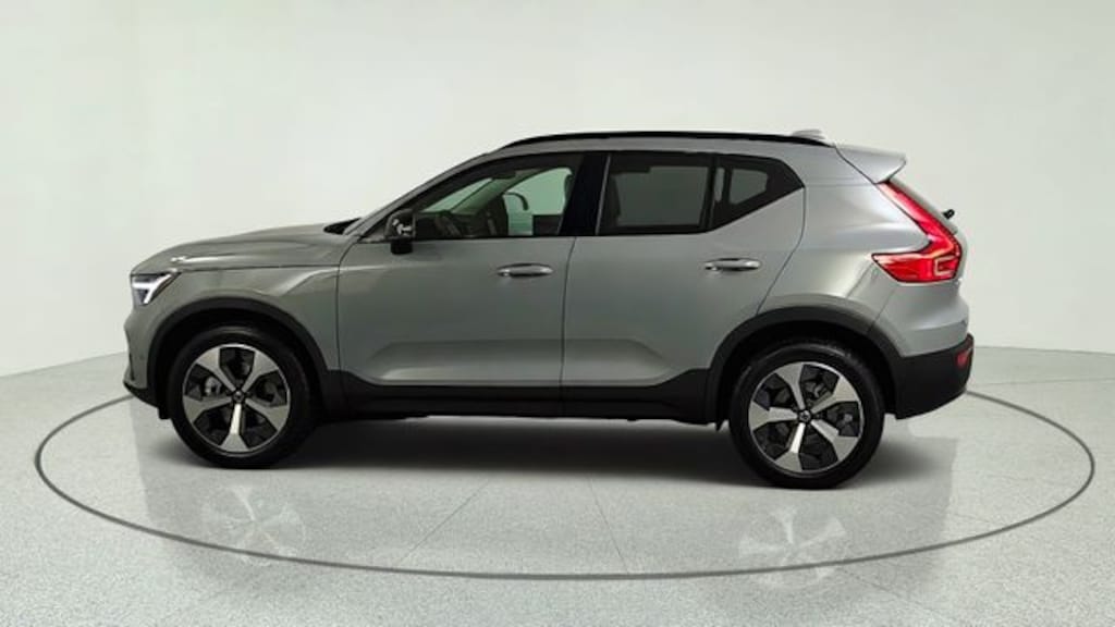 New 2026 Volvo XC40 B5 Plus SUV