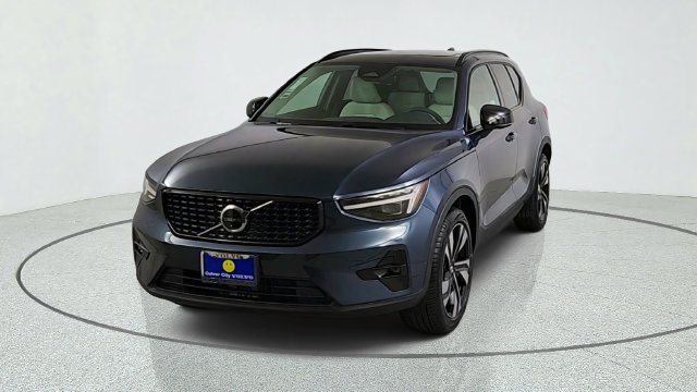 New 2026 Volvo XC40 B5 Ultra SUV