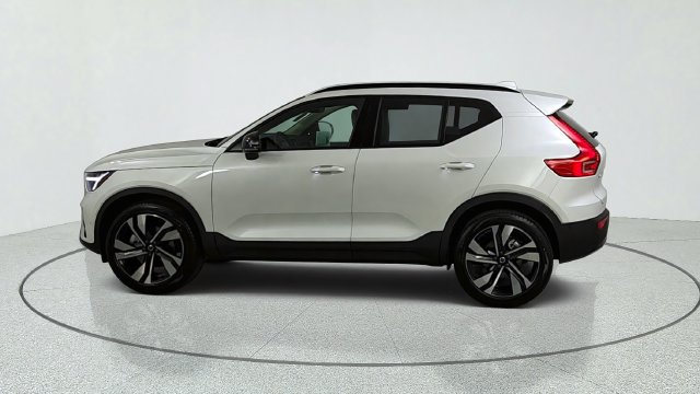 New 2026 Volvo XC40 B5 Ultra SUV