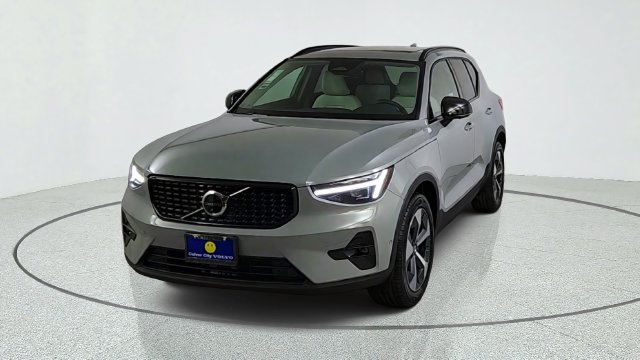 New 2026 Volvo XC40 B5 Plus SUV