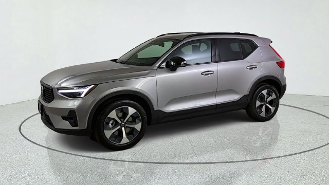 New 2026 Volvo XC40 B5 Plus SUV