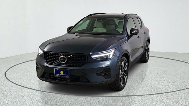 New 2026 Volvo XC40 B5 Plus SUV