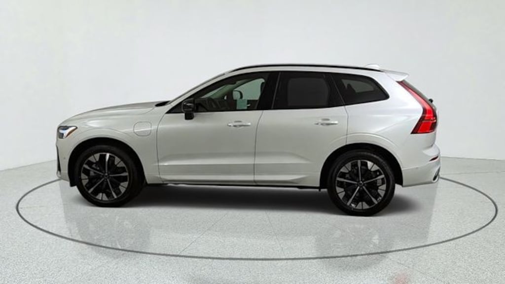 New 2026 Volvo XC60 plug-in hybrid T8 Plus SUV