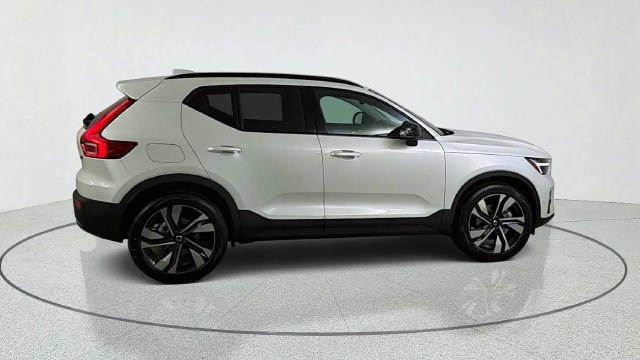 New 2026 Volvo XC40 B5 Plus SUV