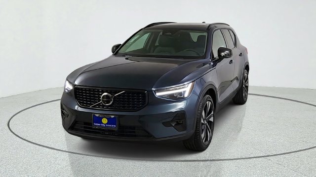 New 2026 Volvo XC40 B5 Ultra SUV
