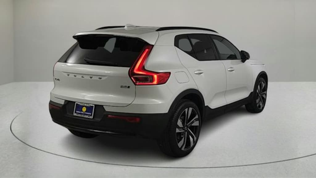 New 2026 Volvo XC40 B5 Ultra SUV