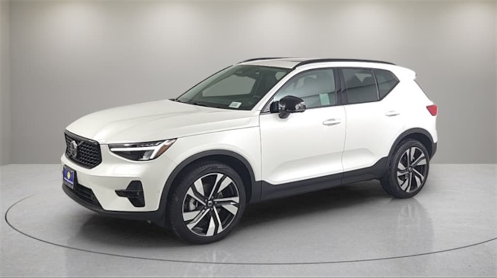 Used 2024 Volvo XC40 B5 Plus Dark SUV