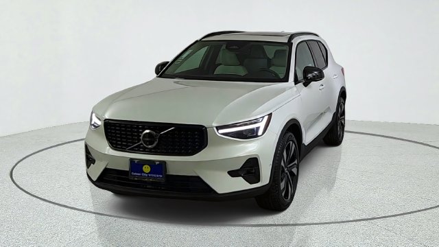 New 2026 Volvo XC40 B5 Ultra SUV